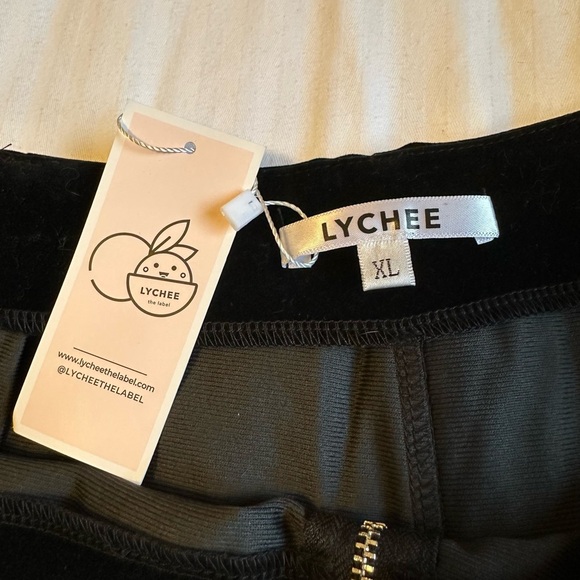 High Rise Black Velvet Lychee the Label Shorts NWT - Picture 4 of 5